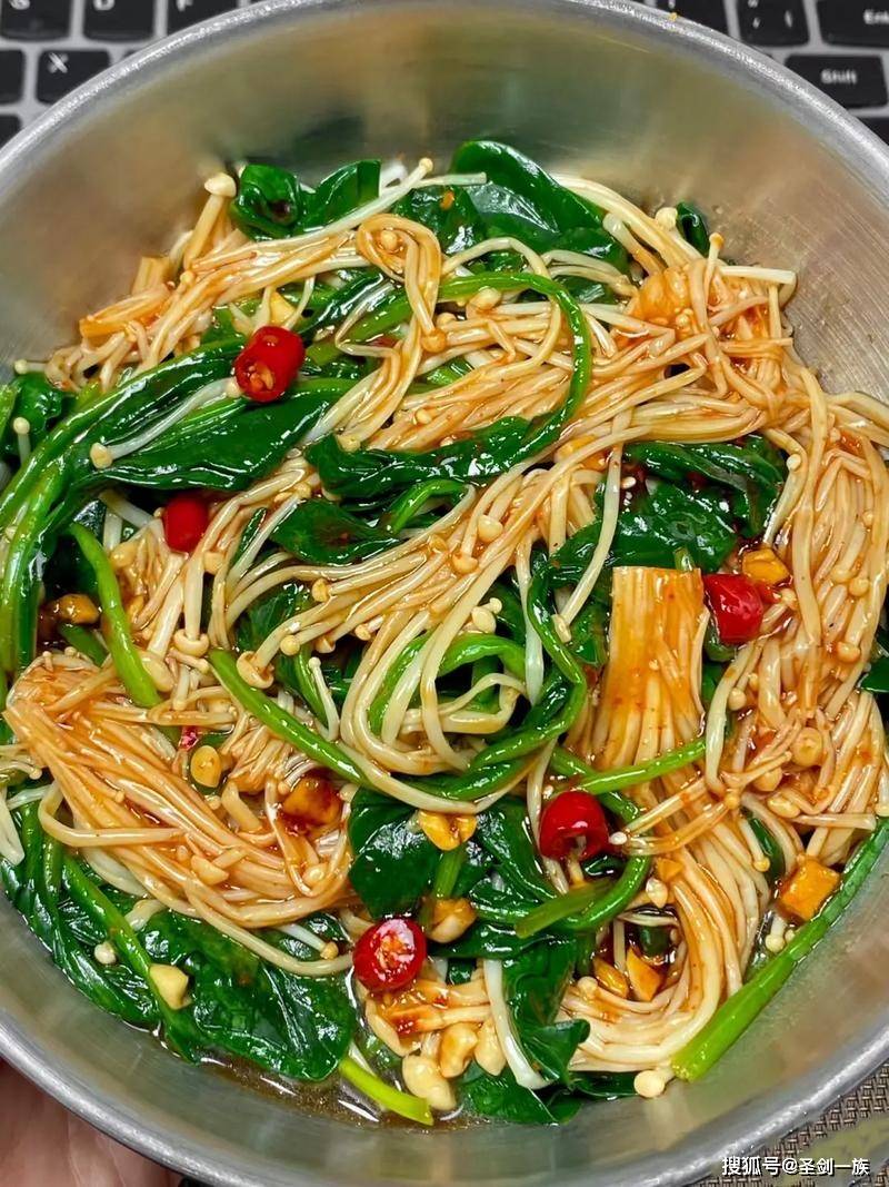 材料:菠菜:适量;金针菇:适量;大蒜:适量;生姜:适量;香醋:适量;生抽