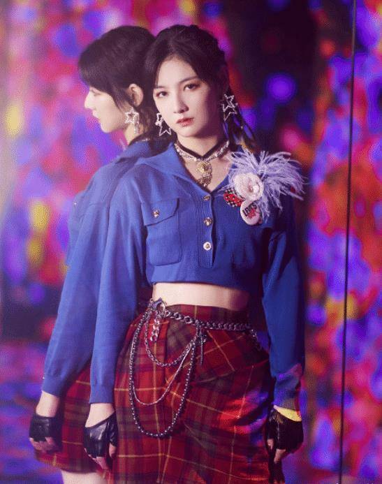 原创赵粤太敢穿了拿三分裙配系带靴谁还敢说是大象腿