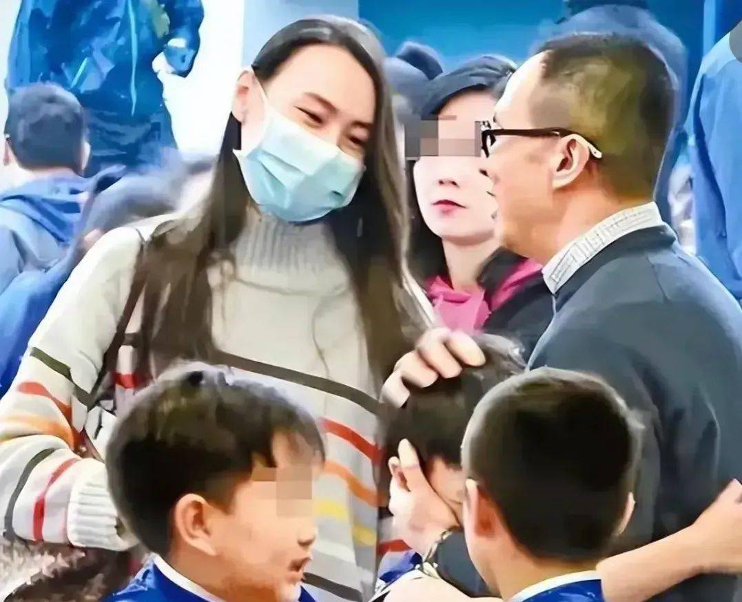 原创14岁李长治李嘉诚亲自取名遗传梁洛施好基因能分百亿身家