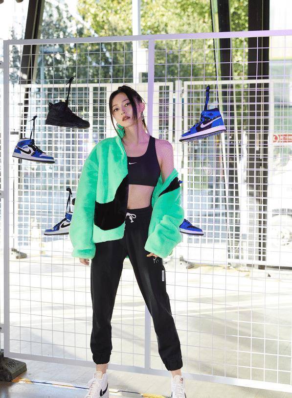 黄梦莹身材真没得说运动装也能凹出时尚感杨幂眼光太毒了