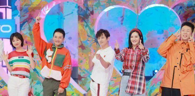 原创6年前在快乐大本营注意到朴有天的背景板少年了吗现成一线明星