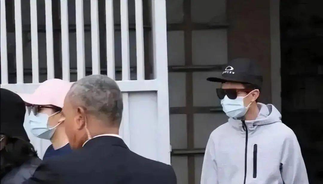 18岁李长禧:李嘉诚的长子嫡孙,比梁洛施儿子更会"投胎"_李泽钜_李思德