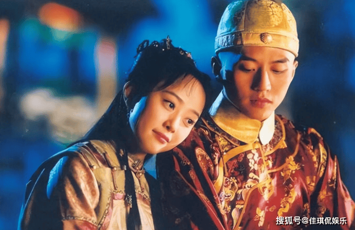 与孙俪合作的《幸福像花儿一样》《甜蜜蜜》又积累了不少的观众缘