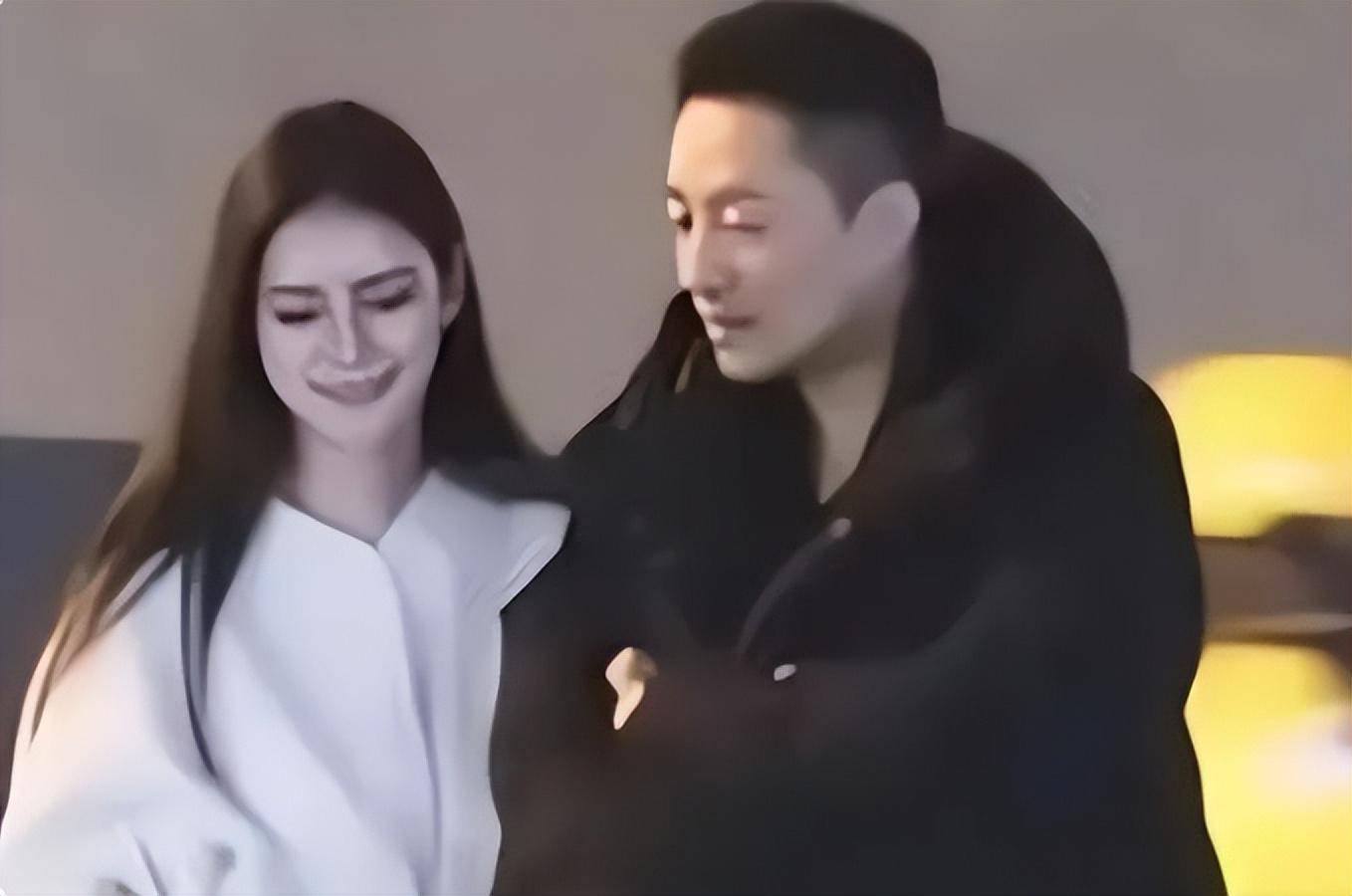 汪小菲求婚成功后,携妻巡店秀恩爱,女方拎18万的包,网友操碎心