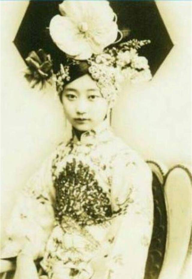 原创她美貌如花出身尊贵一心要嫁溥仪可是结局却很可悲