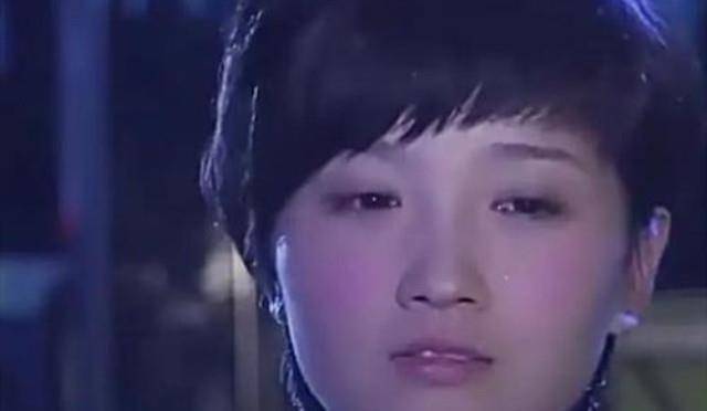 原创她因时尚过猛束手无措退出游泳队却被三流导演看上一炮走红