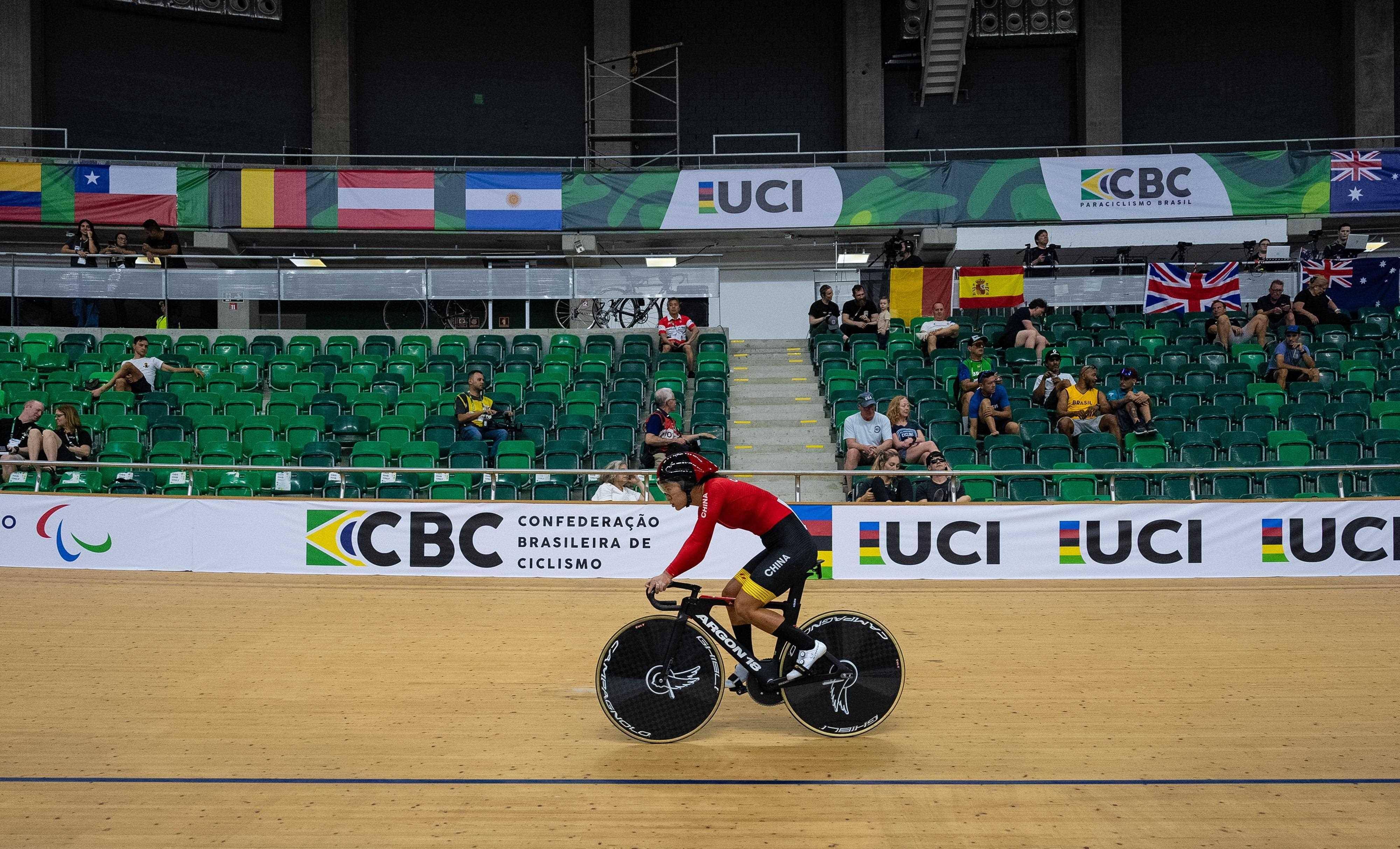 原创体育我们队在残疾人场地自行车世锦赛首日摘下三金