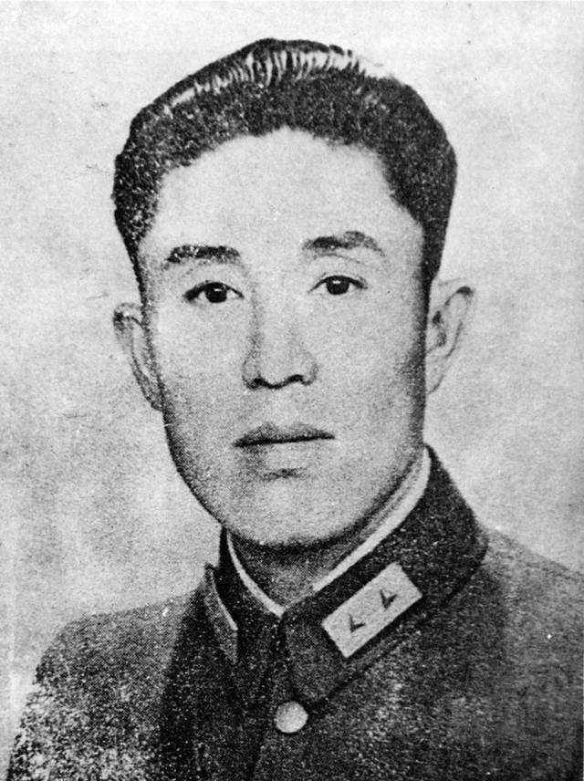 面对这一严重情况,杜聿明决定收缩兵力加强主攻部队的力量,他通过