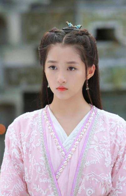 原创关晓彤复工拍摄新剧男主曾被称小鹿晗果真是奇妙的缘分