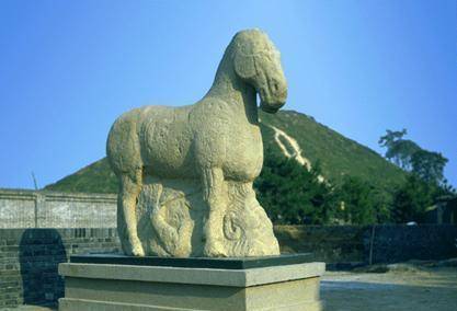 这个民族血统复杂,专家:越往北,长得越像白种人_马踏匈奴_古代_中国