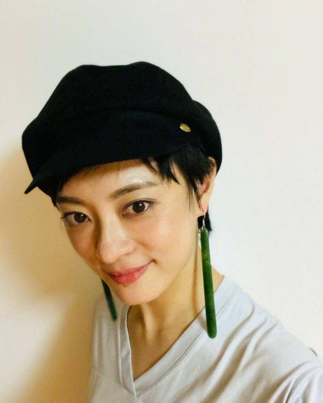 原创邓超孙俪久违齐现身邓超在孙俪后面像保镖孙俪才是人生赢家