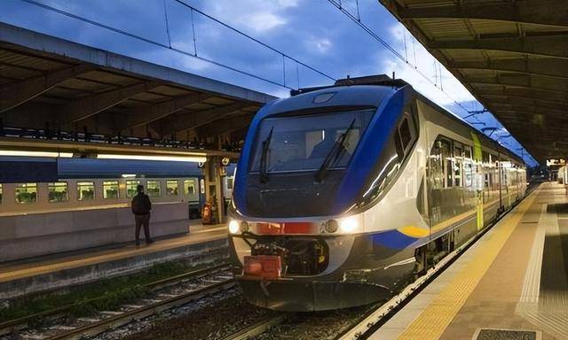 原创火车为什么没有18号车厢但是有17号和19号原因很简单