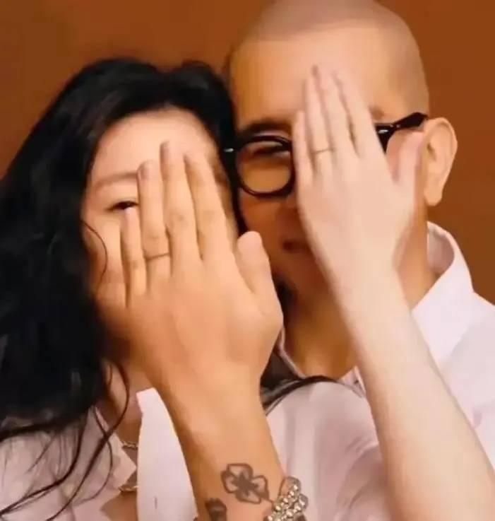 汪小菲官宣新恋情鸽子蛋钻戒闪瞎眼网友这是要气大s吗