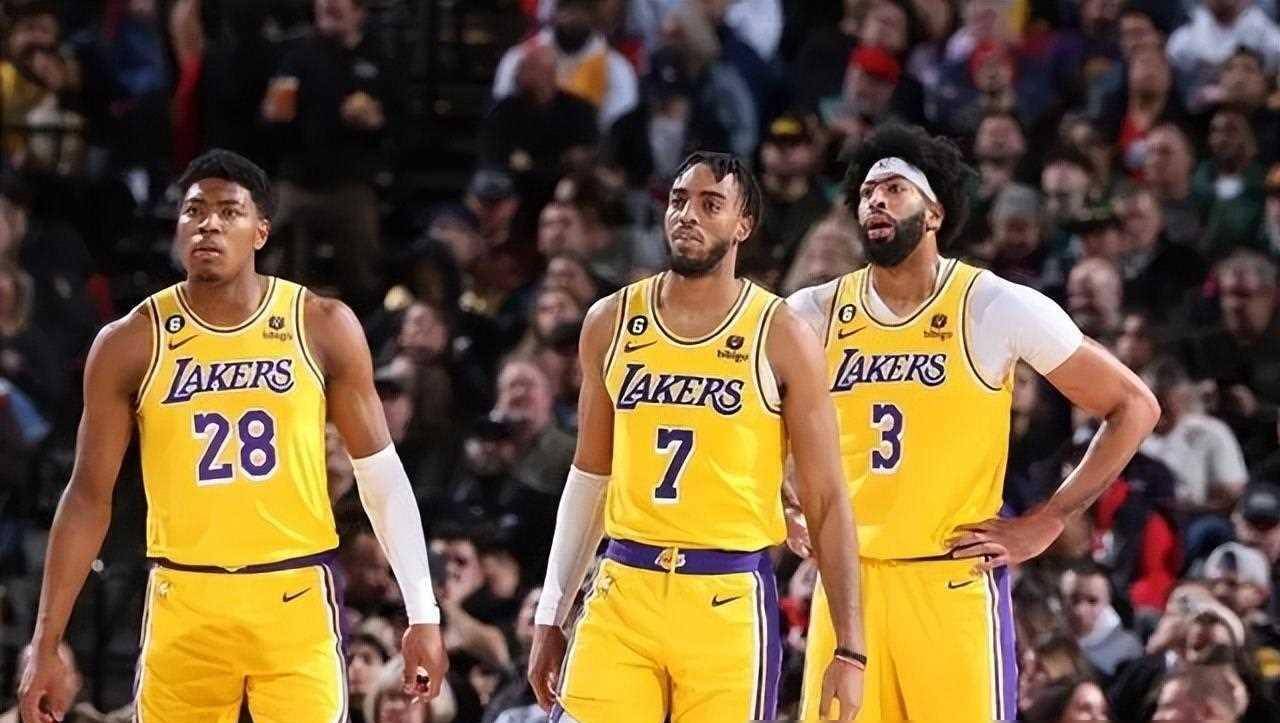 原创nba最新排名揭晓湖人凭借詹眉和拉塞尔的精彩表现74分逆