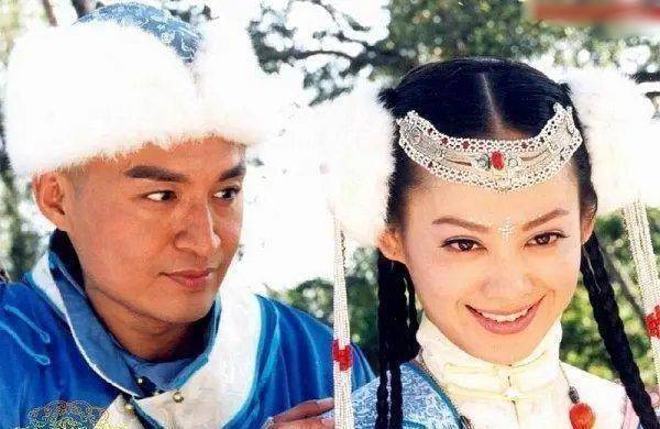 福临(严昆饰)对应的是萧启元(赵东泽饰),他是女主贺兰茗玉之子,后继位