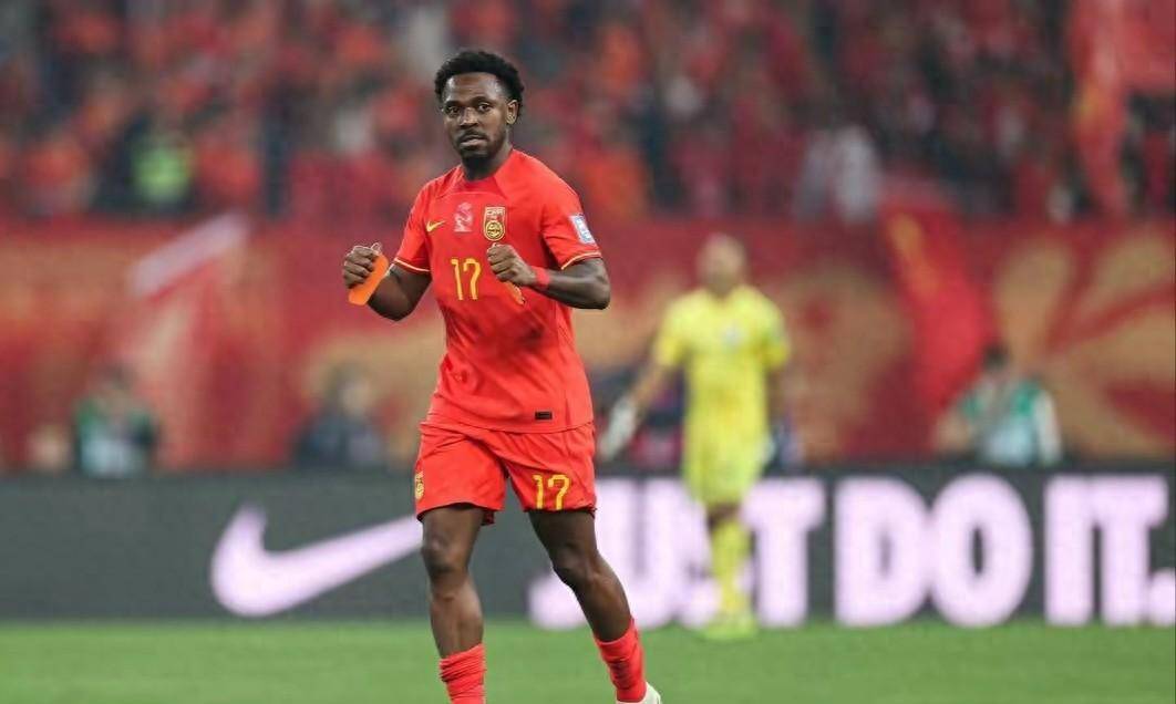 眼馋小摩托改踢沙滩足球的洛国富或入选国足