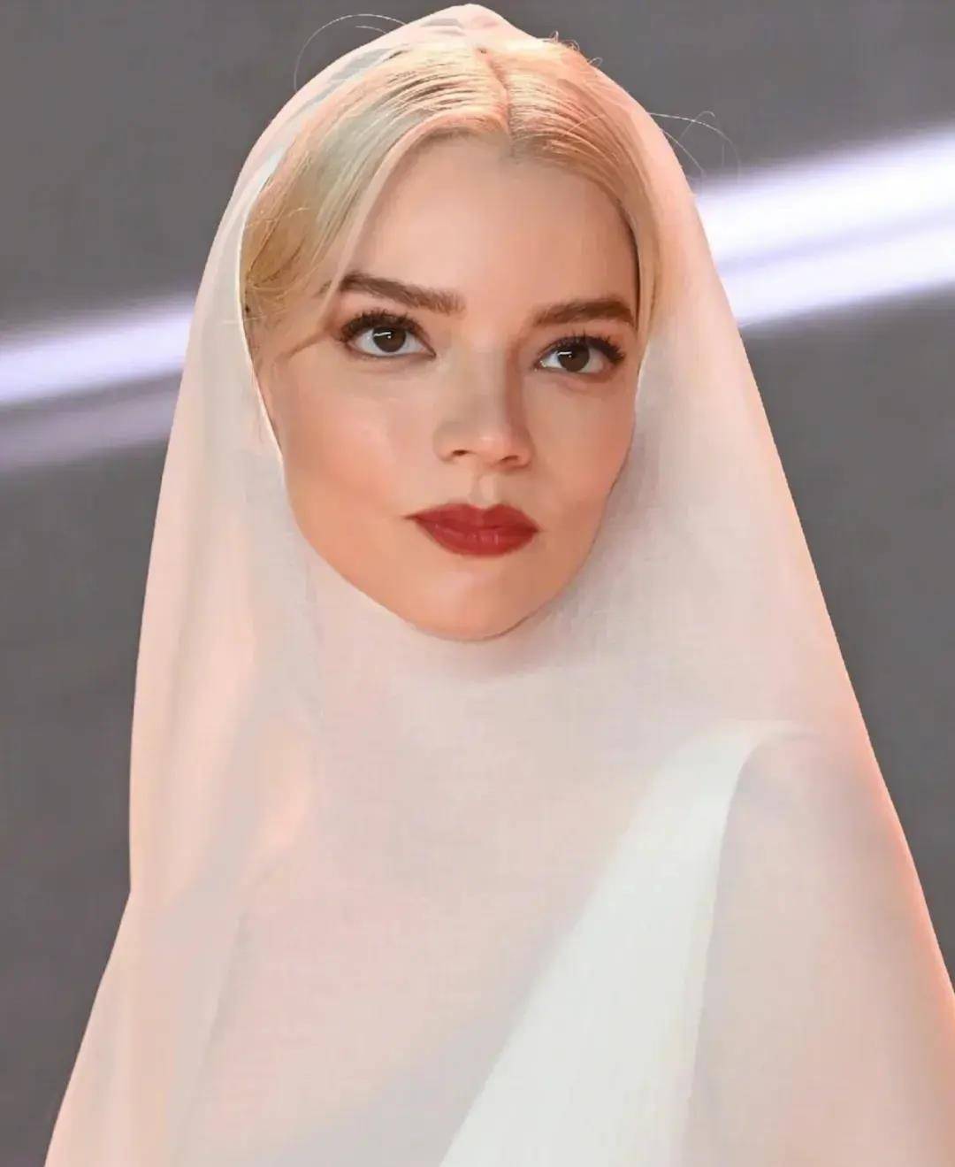 《沙丘2》惊鸿一瞥的性感荷尔蒙,原来早就是实力派的美女明星了_安雅