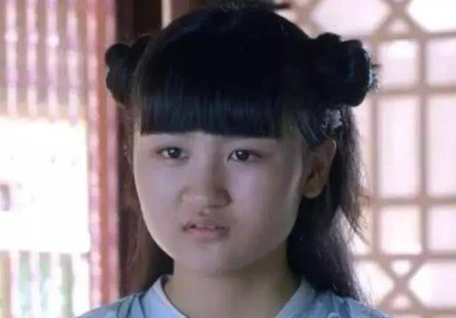 原创6岁上台被成龙抱,14岁吐槽长相,如今打脸的网友_陆子仪_陆子怡