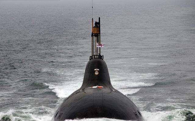 俄罗斯吨位最大的亚森级攻击型核潜艇耐压壳也才刚超过10米,也就上