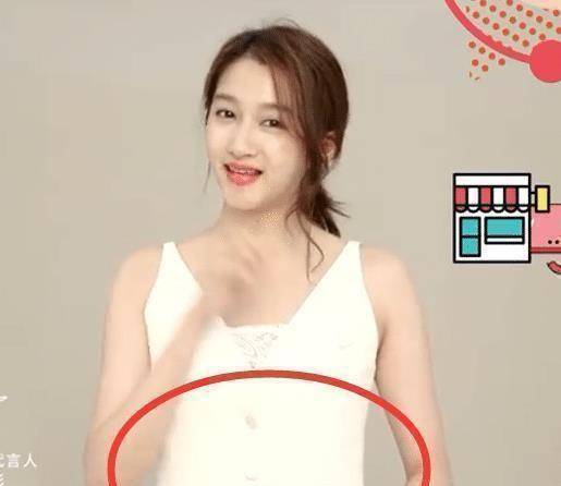 关晓彤放大招露腰拍照细到不科学鹿晗一只手都能握住