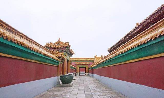 横店最出名的就是故宫了,他是按照1:1的比例建造而成,很多电视剧中的