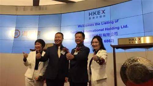 海底捞总裁对一名服务员说,留下就给30亿股份,如今怎样_杨丽娟_张勇