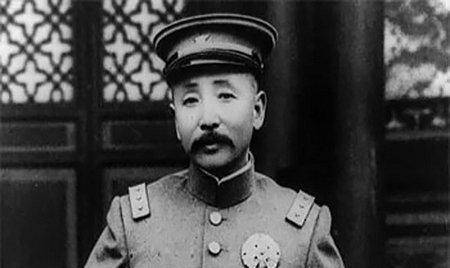 一,张作霖教育儿子张学良:玩女人可以,别被女人玩了.