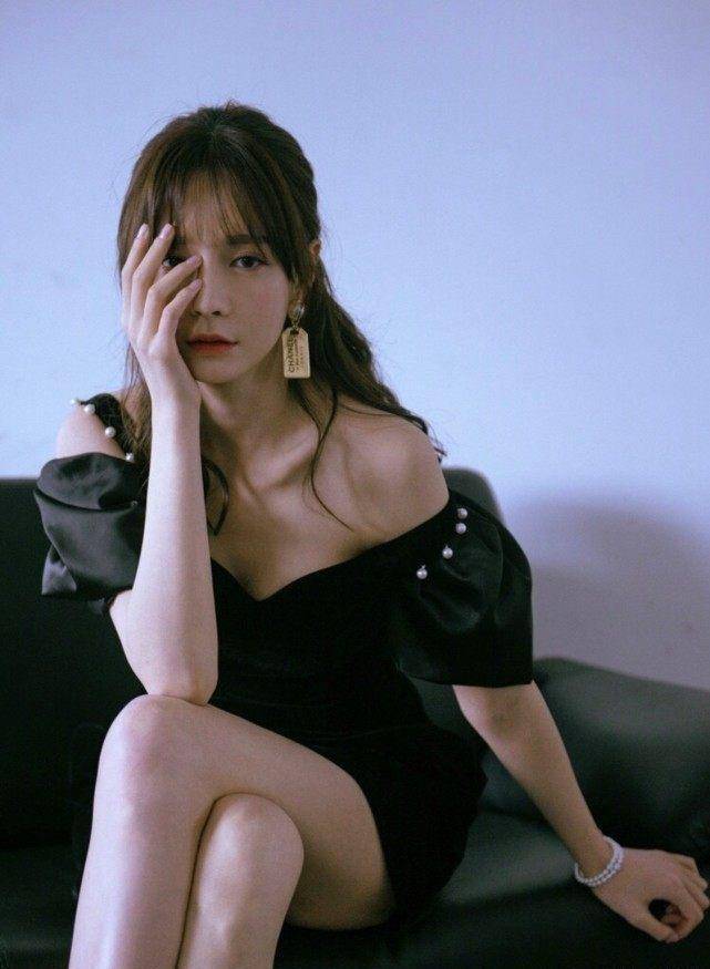 沈梦辰舞台表现耀眼十足私服look清新甜美简直太养眼了