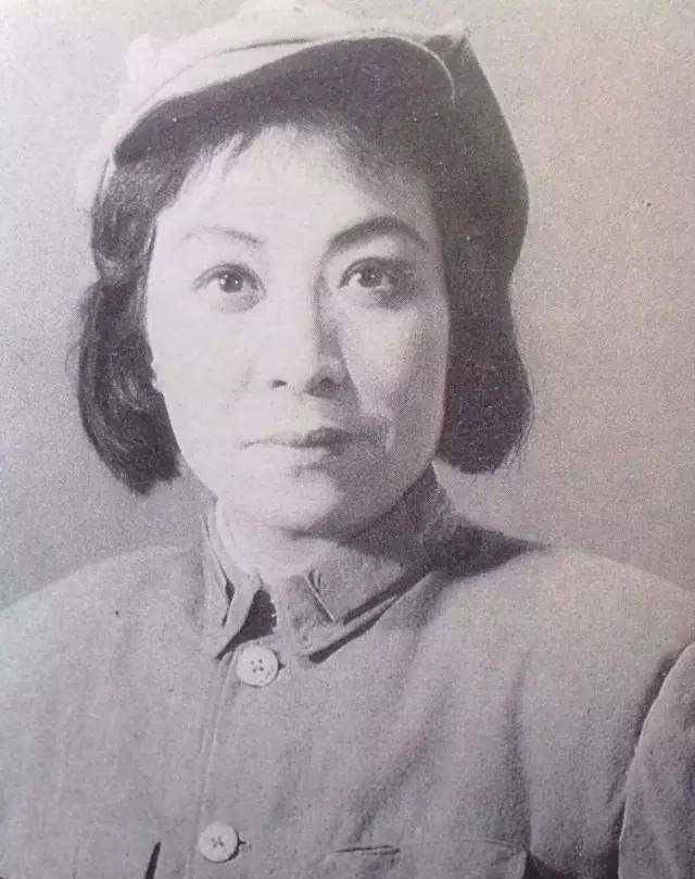 一生浮沉如雨打萍,小白玉霜不忍污蔑吞药自尽,八个字宣判了命运