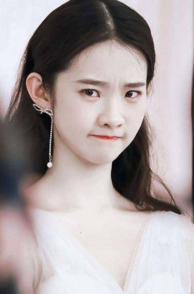 《创3》张艺凡台上台下两副面孔?面对导师小绵羊,台下发脾气