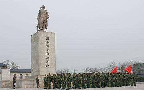 傅平山:他用7发子弹与敌人周旋6天,死后遗体被毁,只余一只头骨_越南_