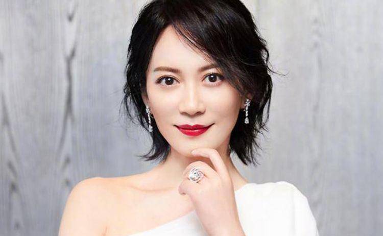 原创22岁参演好莱坞电影年近53还没红佛系的俞飞鸿更专注生活