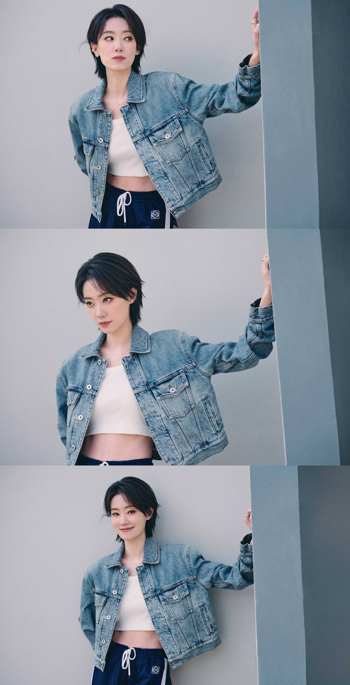 原创张小斐晒短发照白t配蓝衬衫充满初恋感挽衣袖撑伞秒变老公姐