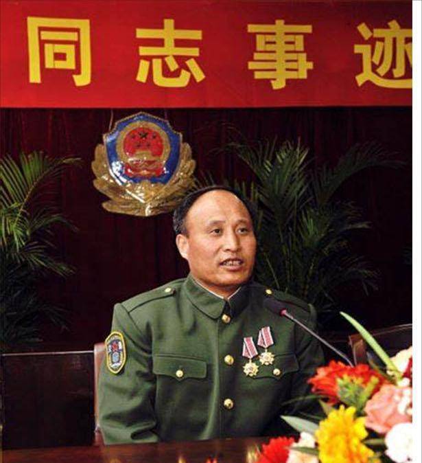 为救人从10米大桥一跃而下的英雄孟祥斌其遗孀叶庆华现状如何