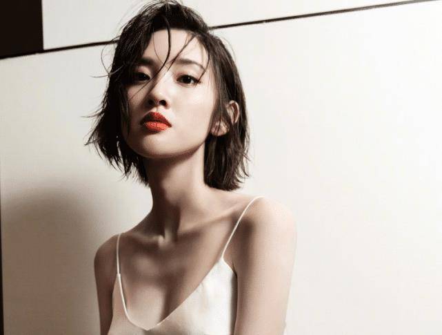 张若昀婚后首次公开冰箱,看到这个特殊的食材后,唐艺昕捡到宝了