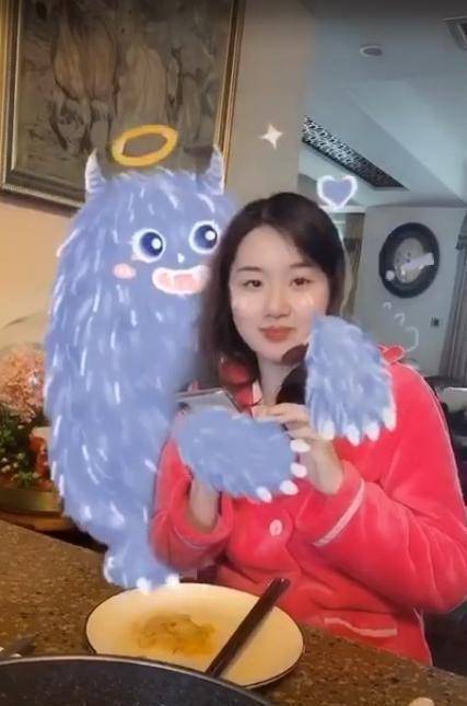 认为郭麒麟配不上孟星亚,孟星亚颜值高气质佳,还是美国著名大学的