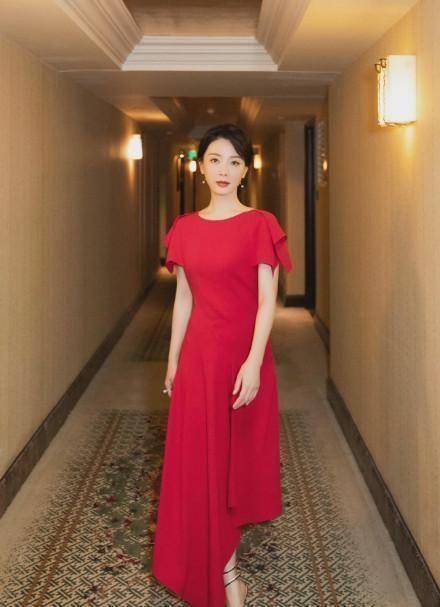 原创原创44岁陈数高调亮相活动脸部僵硬笑容僵硬苹果肌十分饱满