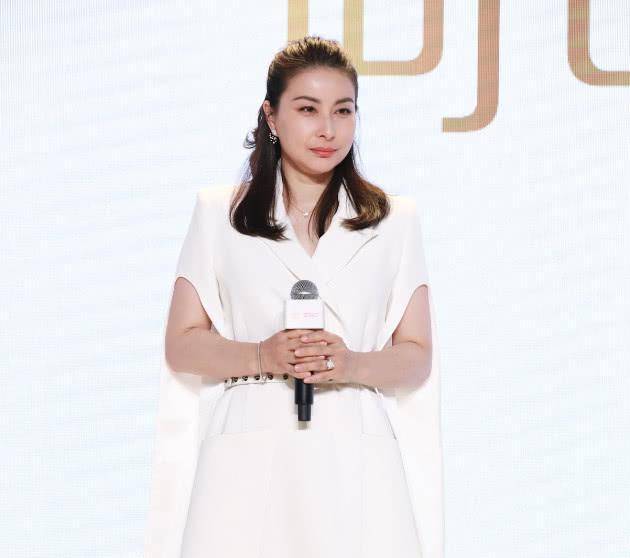 原创郭晶晶声援河北穿国家队队服有气质跳水女皇现身才是真时髦