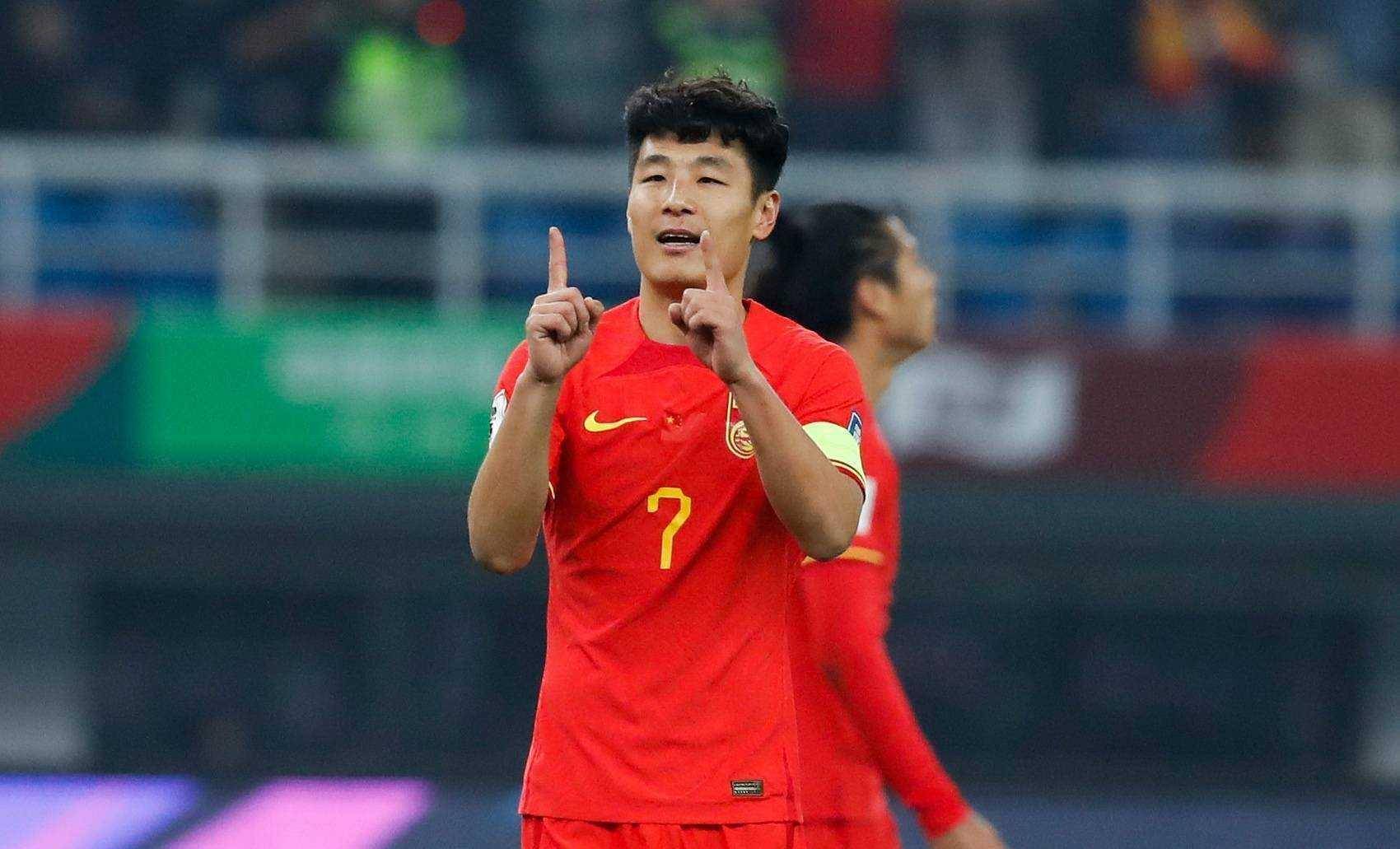 原创早报国足主场41大胜新加坡武磊2射1传当选全场最佳