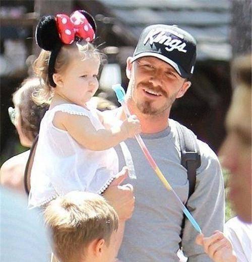 原创原创46岁贝克汉姆依旧颜值天花板儿子望尘莫及小女儿变化太惊艳