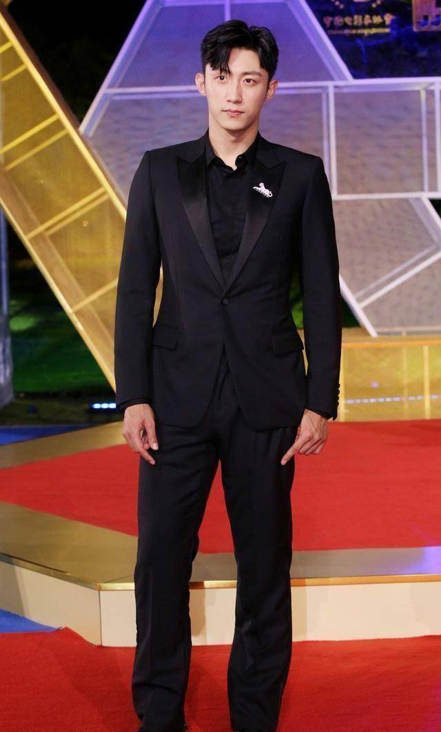 原创原创187cm黄景瑜印花衬衫搭配毛衣腿长就是任性