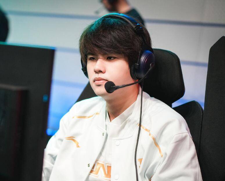 原创rng下路组合职业态度有问题lwx一周训练5场小明只有3场