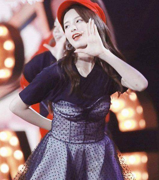 《奔跑嘉年华》,杨超越舞蹈引网友热议,这次有进步_孟美岐_火箭少女