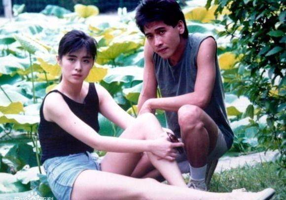 原创50岁王祖贤近照曝光也是一言难尽自拍撩发露侧脸美到逆天与媒体拍