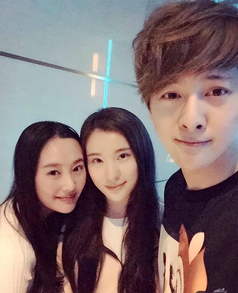 徐海乔柔情地对着鲍天琦说:"以后什么都听你的!