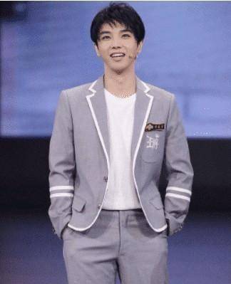 原创原创172的华晨宇遇上173的关晓彤暴露真实身高