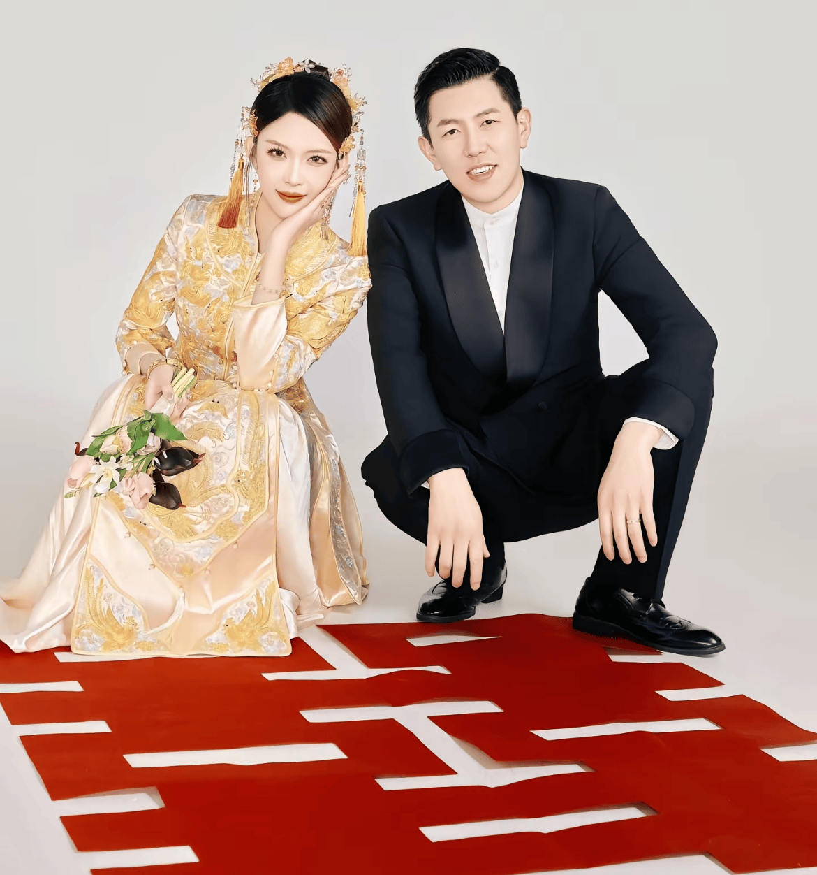 穿中式礼服戴金镯,老公开宾利上过军事院校_高艺诺_生活_吴云飞