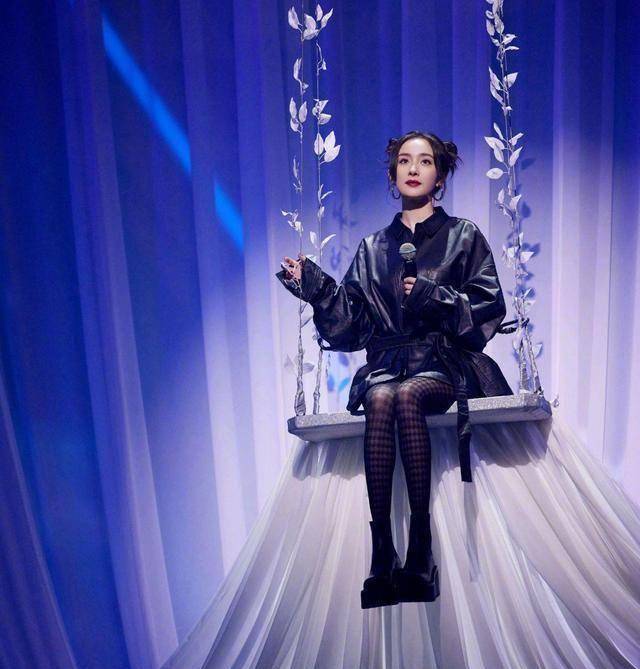 原创王牌对王牌看点十足杨幂唱爱的供养宋亚轩关晓彤同台热舞