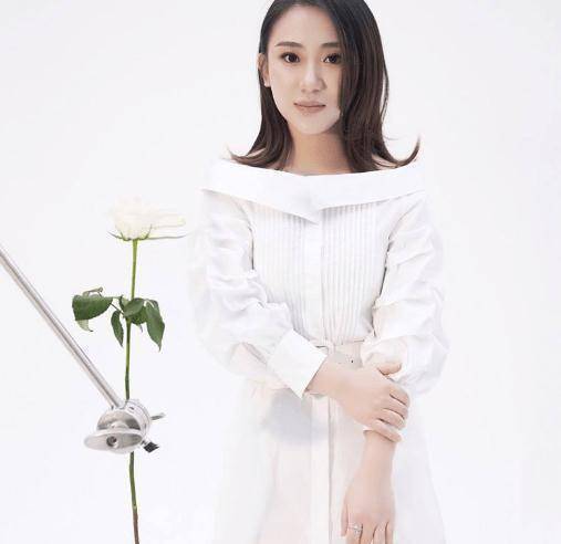 原创原创33岁单亲妈妈丫蛋被赵本山捧了8年爆红如今和儿子相依为命