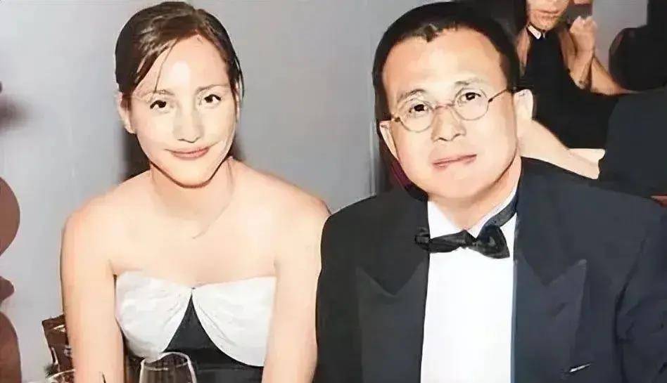 原创告别梁洛施李泽楷与白人美女约会超甜蜜女方身份不简单